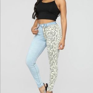 ❤️Light blue denim & leopard ankle jeans ❤️